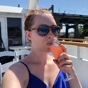 Meet your Posher, Julia